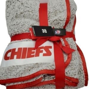 NEW KANSAS CITY CHIEFS 60 x 70 Frosty Fleece SOFT NFL BLANKET NWT Mahomes Kelce